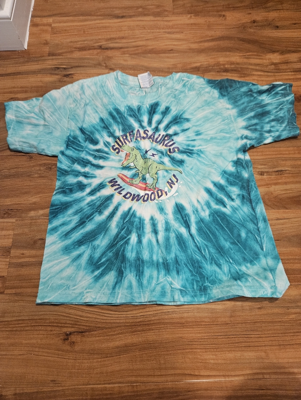 Kids' Turquoise Tie-Dye 'Surfasaurus' Graphic Tee Size Small